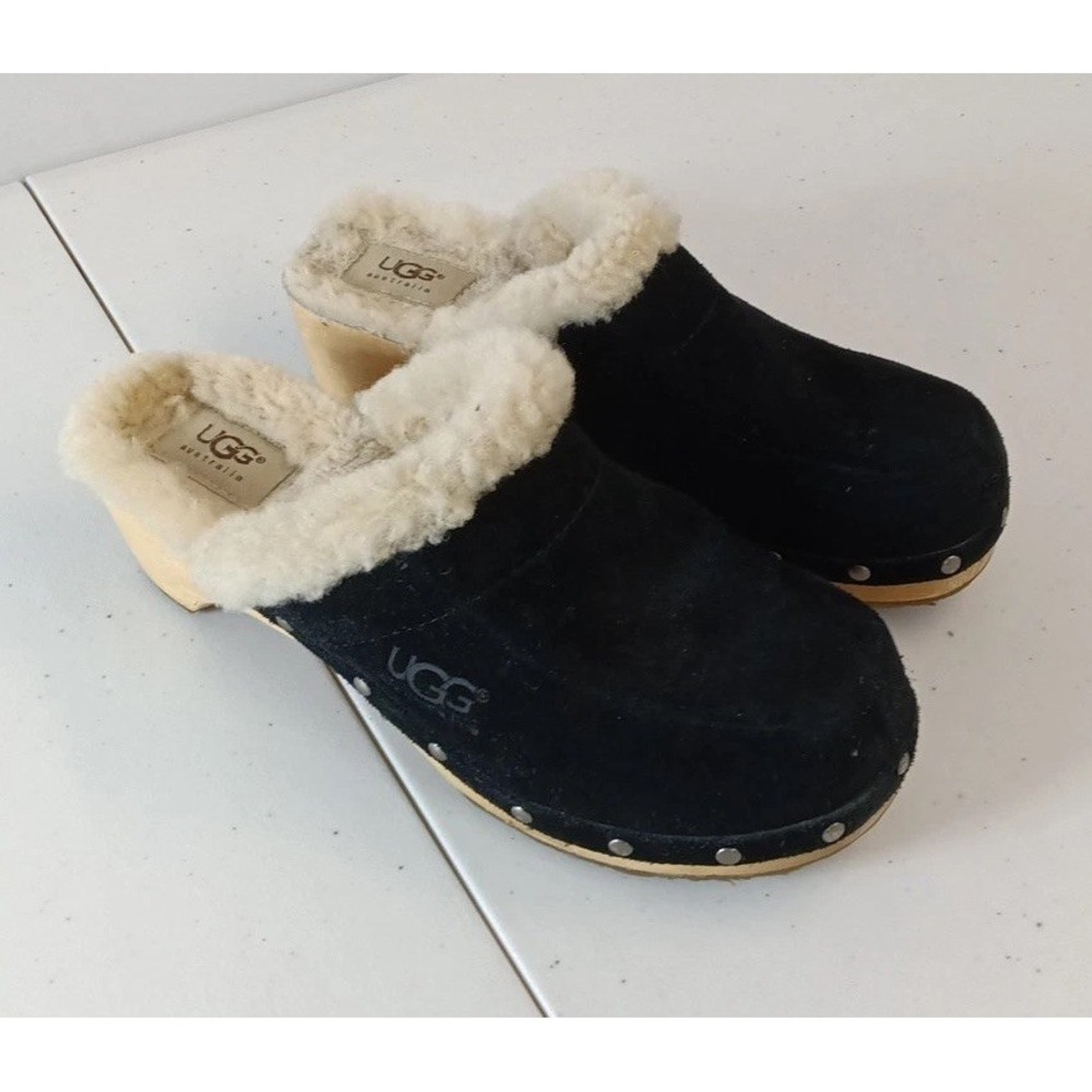 UGG Australia‎ Kalie Clogs Women's 9 Black Suede Sherpa Studded Wood Slip On